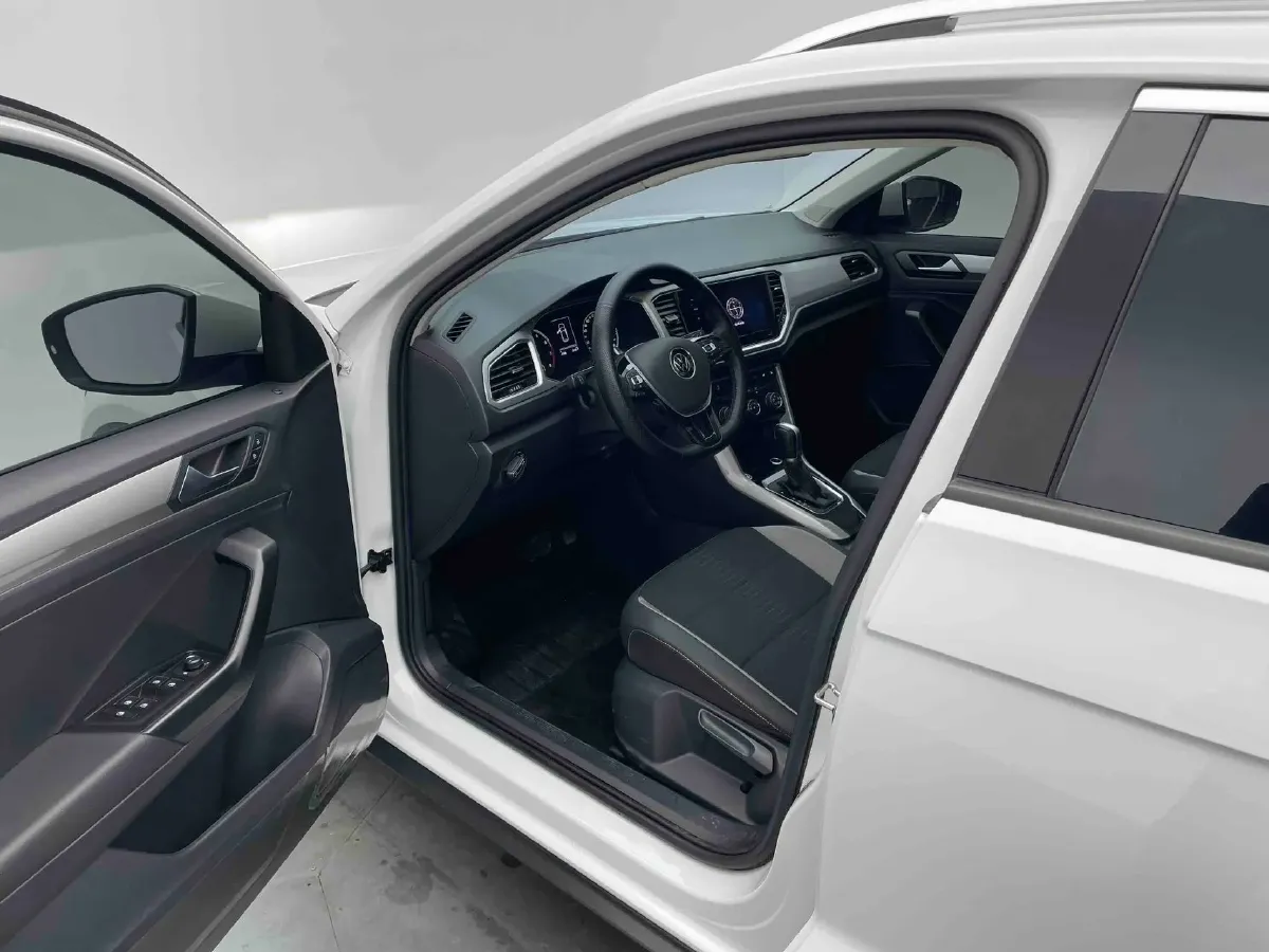 2022 Volkswagen T-Roc 1.4T 150HP L4 7DCT,autocango,china used car exporter,china ev exporter,chinese used car exporter,chinese used ev exporter