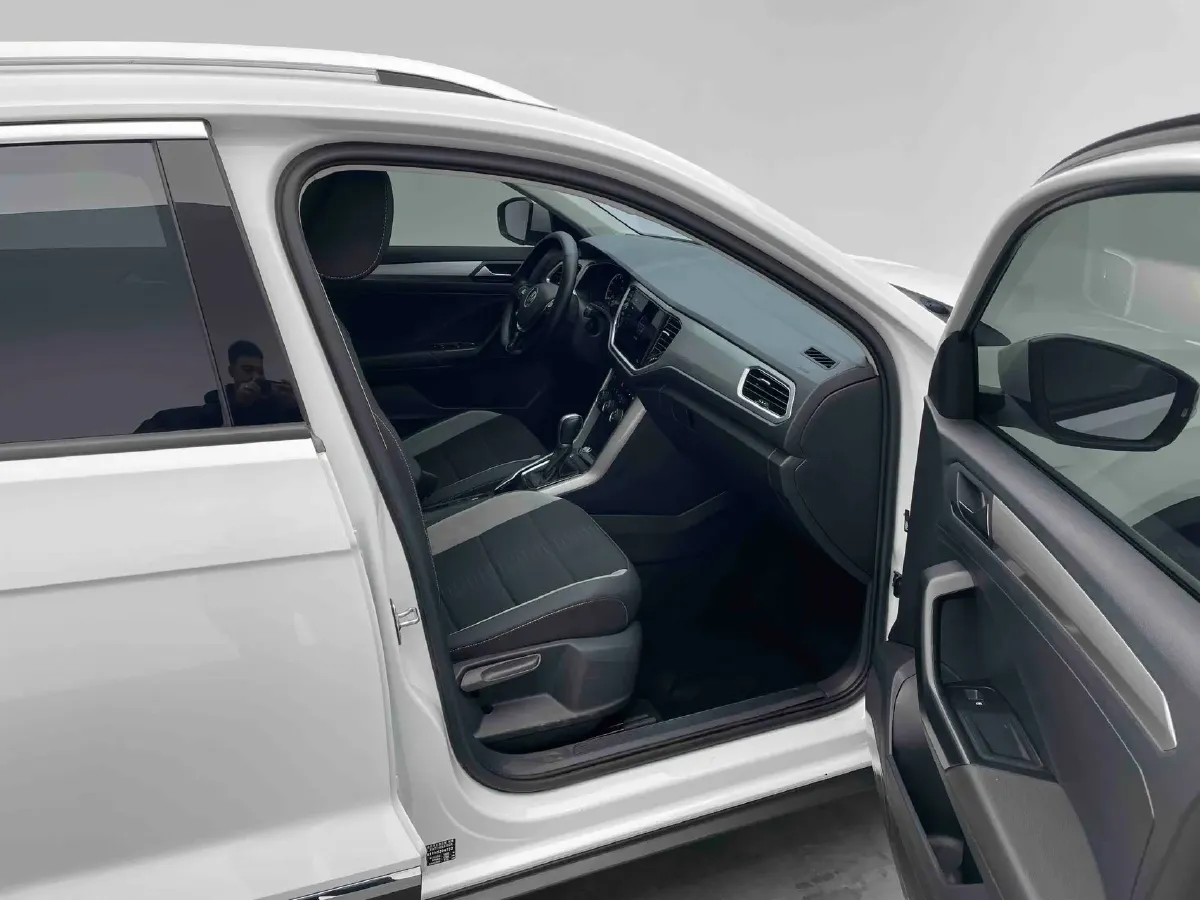 2022 Volkswagen T-Roc 1.4T 150HP L4 7DCT,autocango,china used car exporter,china ev exporter,chinese used car exporter,chinese used ev exporter