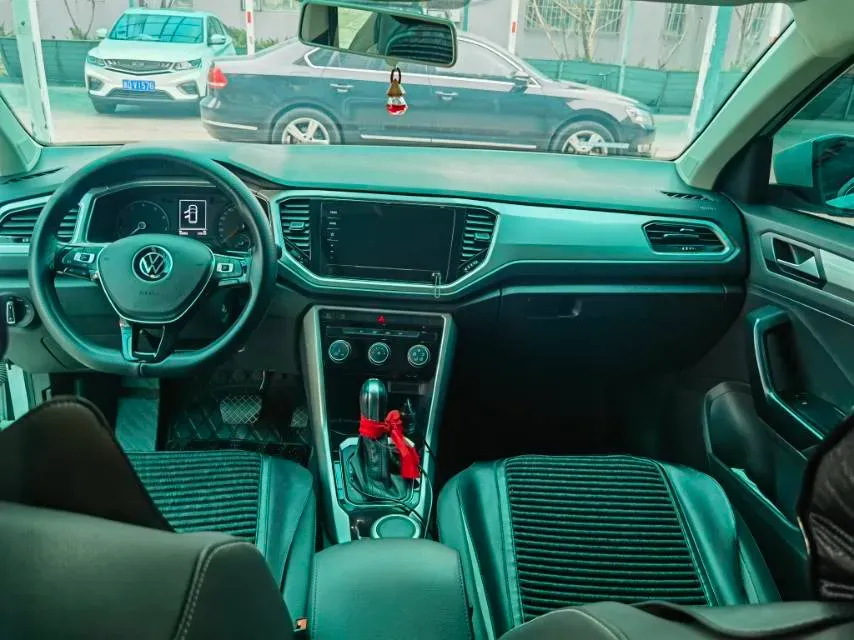 2021 Volkswagen T-Roc 1.4T 150HP L4 7DCT,autocango,china used car exporter,china ev exporter,chinese used car exporter,chinese used ev exporter