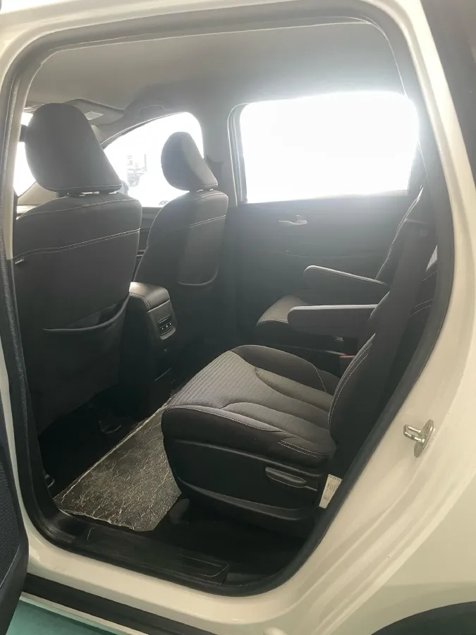 2019 BaoJun 730 1.5L 105HP L4 6MT,autocango,china used car exporter,china ev exporter,chinese used car exporter,chinese used ev exporter