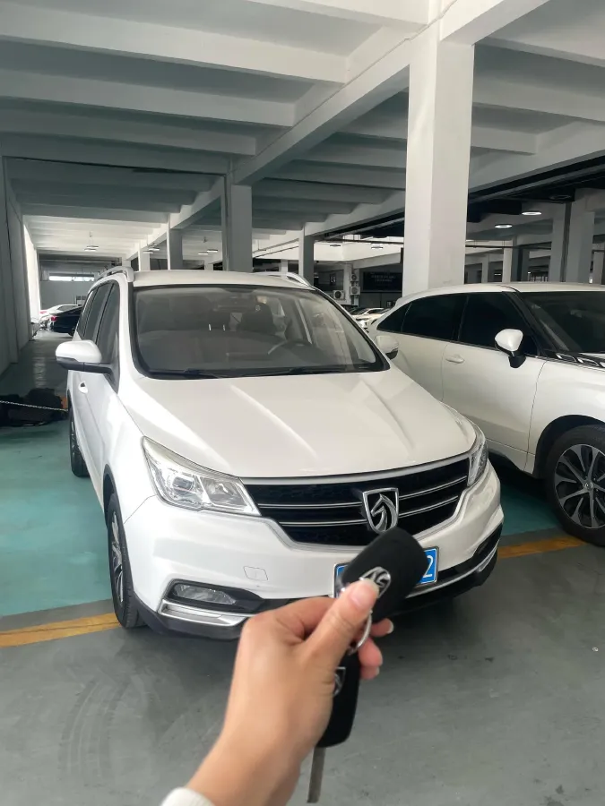 2019 BaoJun 730 1.5L 105HP L4 6MT,autocango,china used car exporter,china ev exporter,chinese used car exporter,chinese used ev exporter