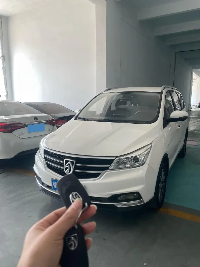 2019 BaoJun 730 1.5L 105HP L4 6MT,autocango,china used car exporter,china ev exporter,chinese used car exporter,chinese used ev exporter