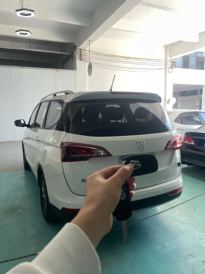 2019 BaoJun 730 1.5L 105HP L4 6MT,autocango,china used car exporter,china ev exporter,chinese used car exporter,chinese used ev exporter