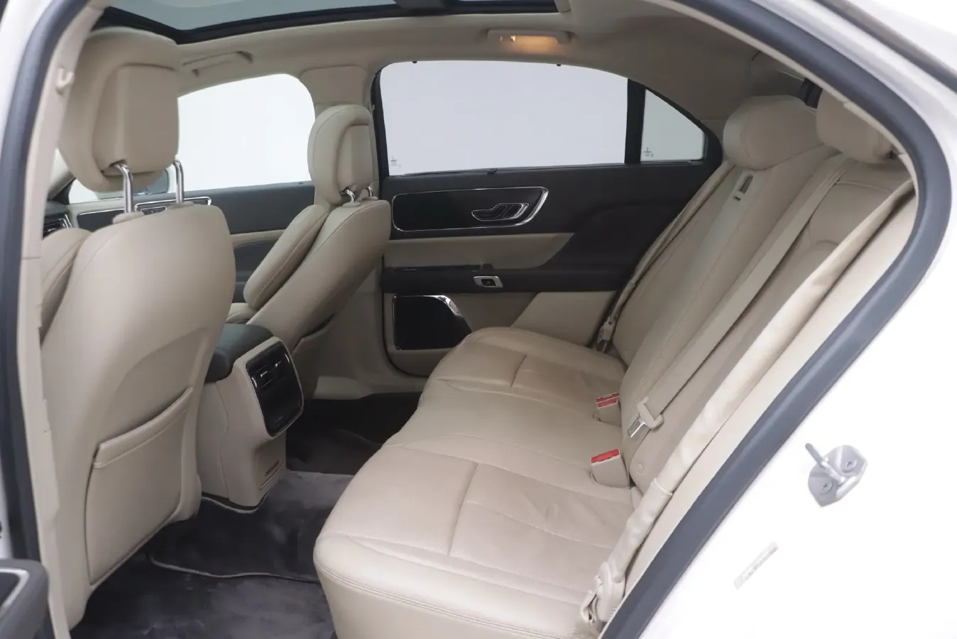 2017 Lincoln Continental 2.0T 261HP L4 6AT,autocango,china used car exporter,china ev exporter,chinese used car exporter,chinese used ev exporter