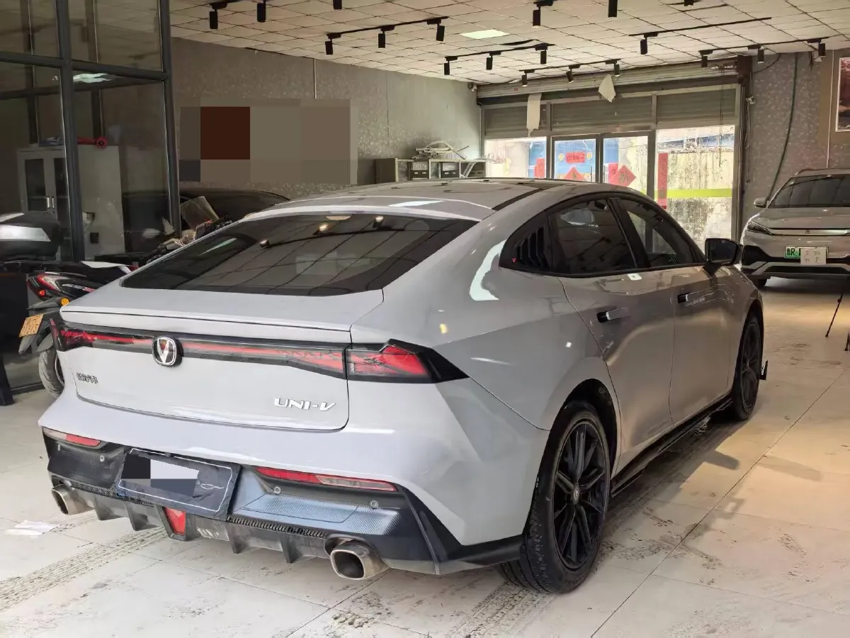 2022 ChangAn UNI-V 1.5T 188HP L4 7DCT,autocango,china used car exporter,china ev exporter,chinese used car exporter,chinese used ev exporter