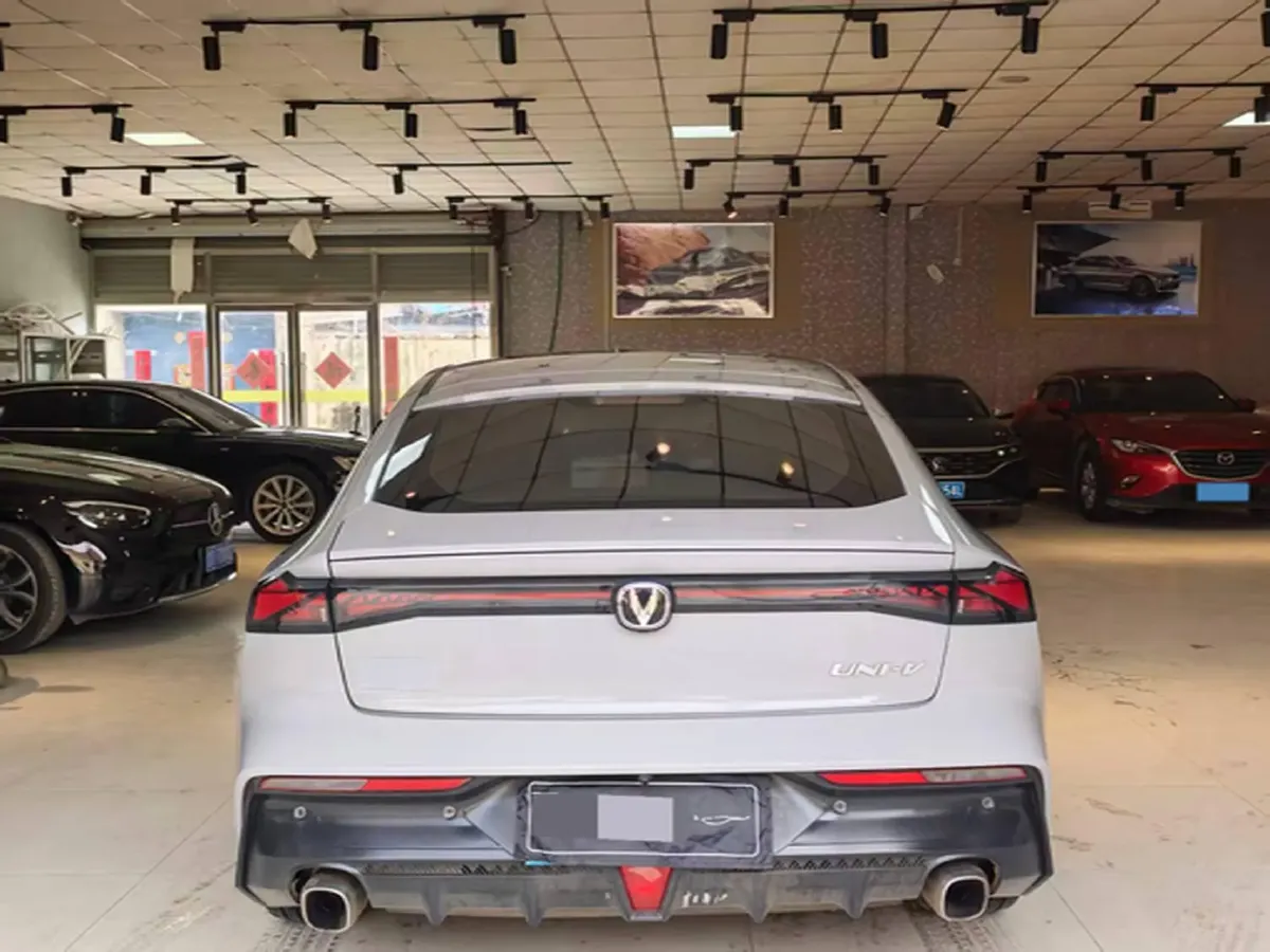 2022 ChangAn UNI-V 1.5T 188HP L4 7DCT,autocango,china used car exporter,china ev exporter,chinese used car exporter,chinese used ev exporter