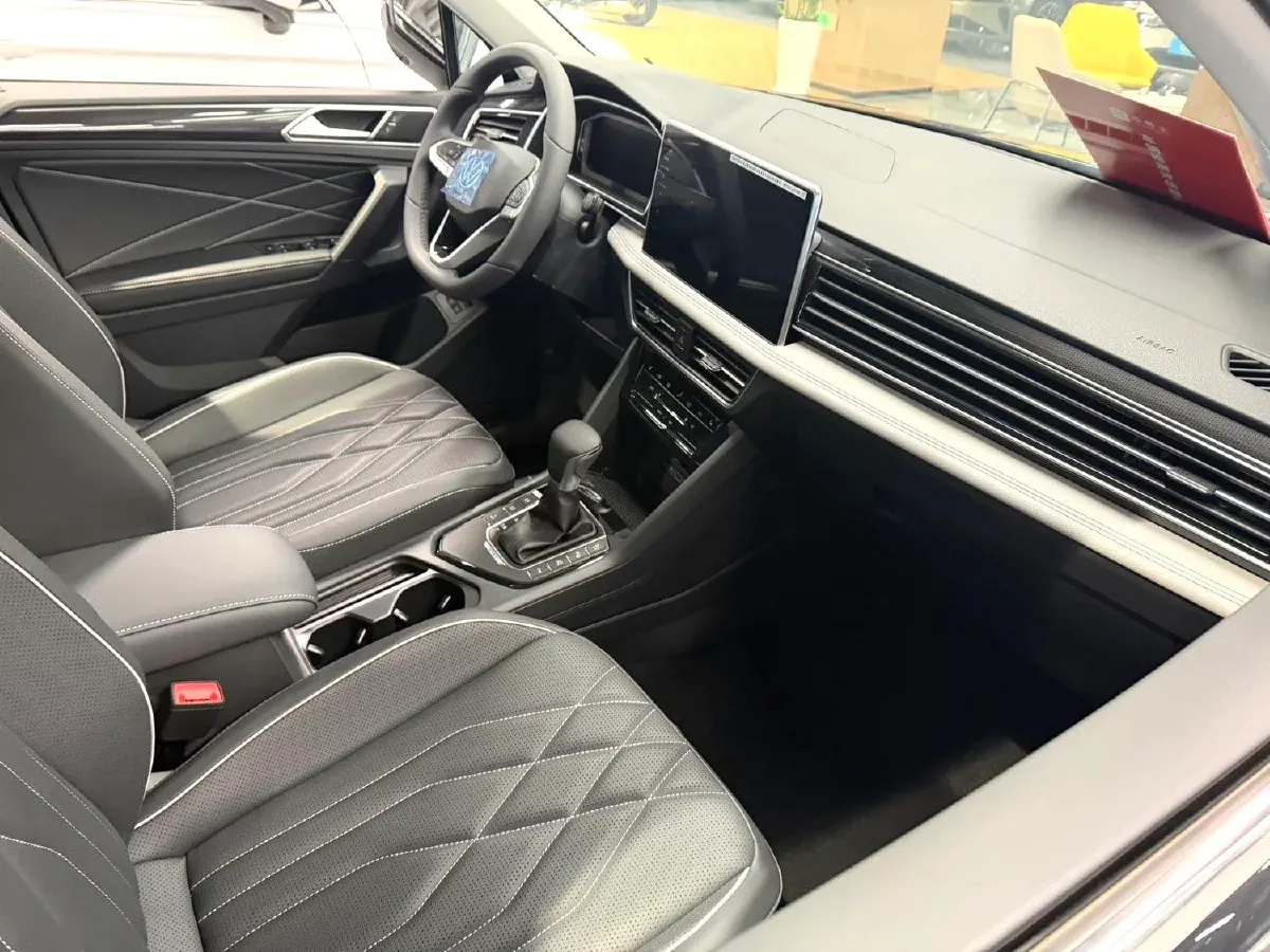 2023 Volkswagen Tiguan L 1.4T 150HP L4 6DCT PHEV 13KWH,autocango,china used car exporter,china ev exporter,chinese used car exporter,chinese used ev exporter