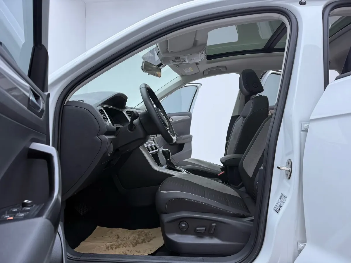 2021 Volkswagen T-Roc 1.4T 150HP L4 7DCT,autocango,china used car exporter,china ev exporter,chinese used car exporter,chinese used ev exporter