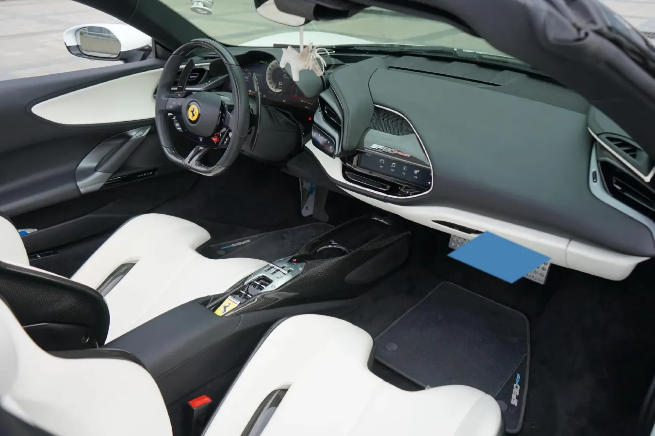 2020 Ferrari SF90 3.9T 781HP V8 8DCT PHEV 7.9KWH,autocango,china used car exporter,china ev exporter,chinese used car exporter,chinese used ev exporter