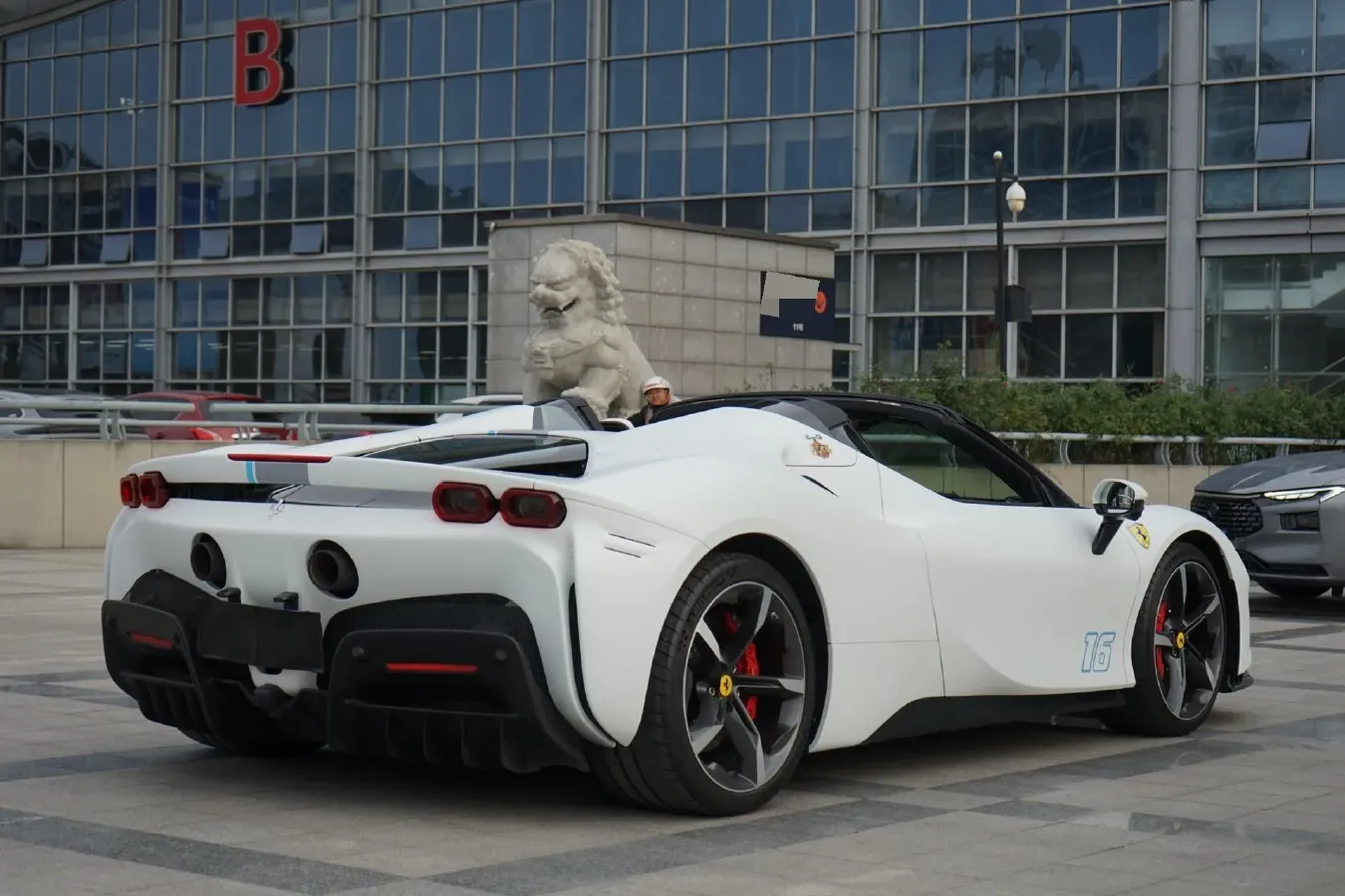 2020 Ferrari SF90 3.9T 781HP V8 8DCT PHEV 7.9KWH,autocango,china used car exporter,china ev exporter,chinese used car exporter,chinese used ev exporter
