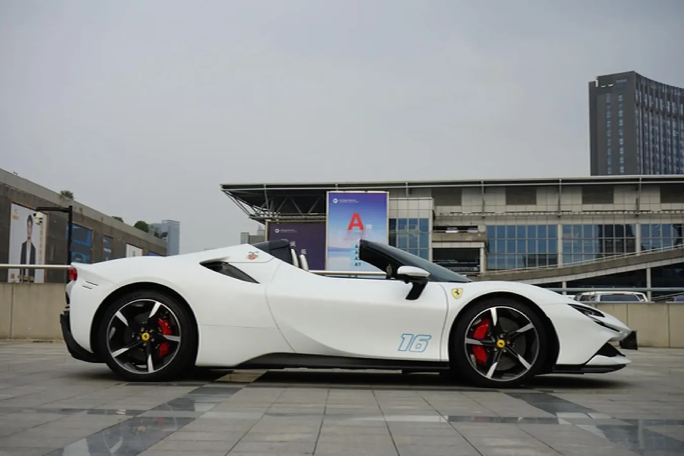 2020 Ferrari SF90 3.9T 781HP V8 8DCT PHEV 7.9KWH,autocango,china used car exporter,china ev exporter,chinese used car exporter,chinese used ev exporter