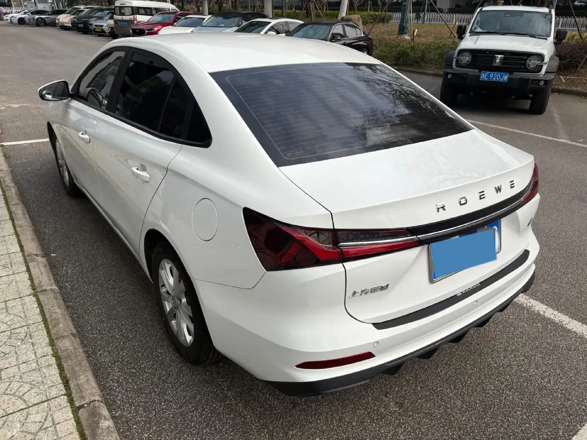 2023 Roewe i5 1.5L 129HP L4 5MT,autocango,china used car exporter,china ev exporter,chinese used car exporter,chinese used ev exporter