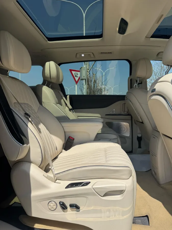 2024 Voyah Dream BEV 108.73KWH,autocango,china used car exporter,china ev exporter,chinese used car exporter,chinese used ev exporter