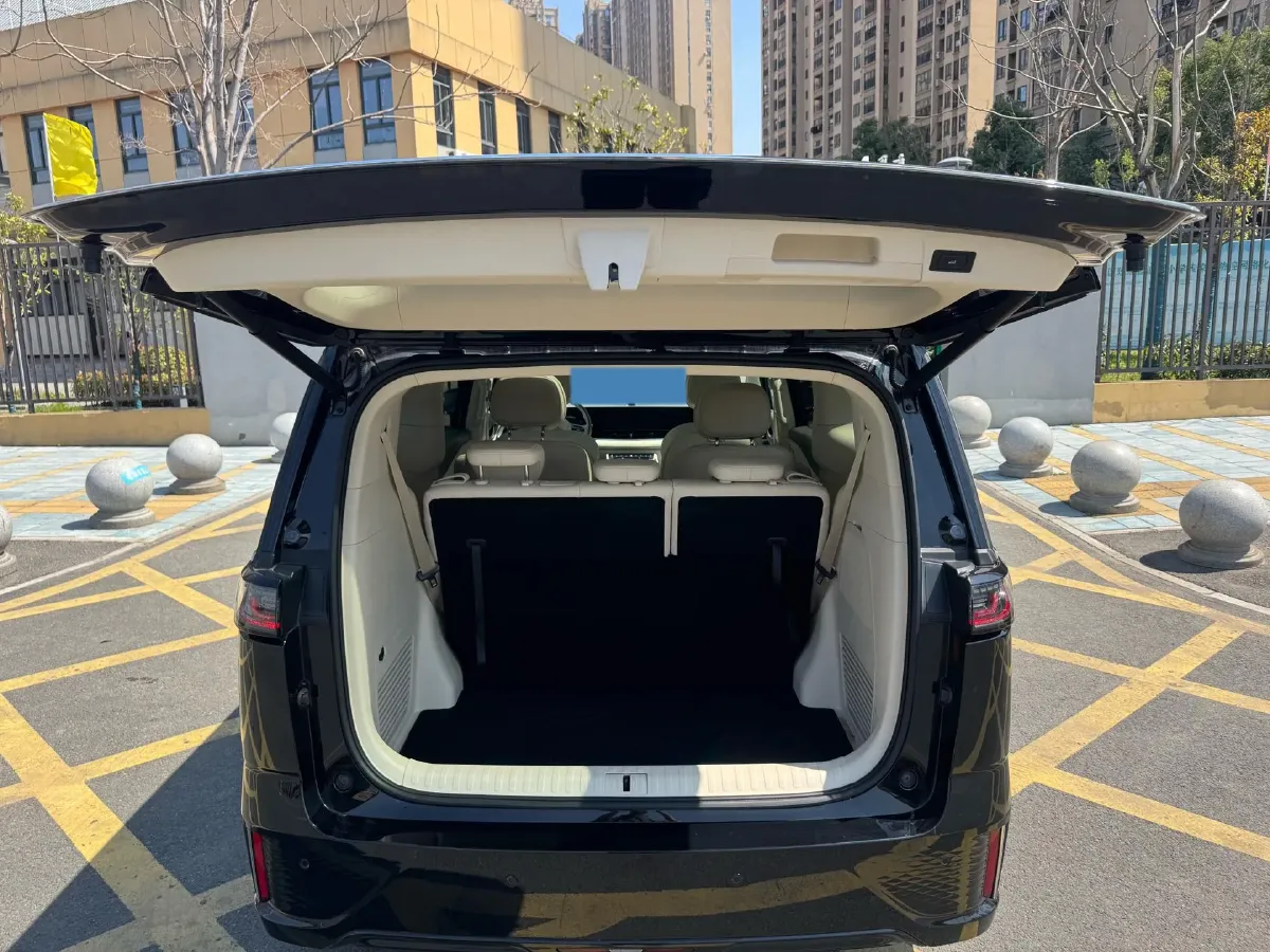 2024 Voyah Dream BEV 108.73KWH,autocango,china used car exporter,china ev exporter,chinese used car exporter,chinese used ev exporter