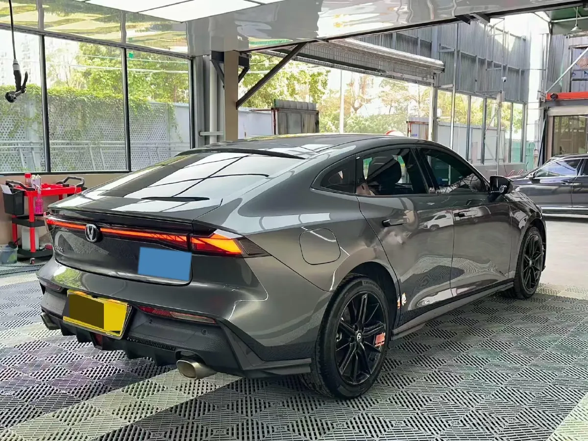 2023 ChangAn UNI-V iDD 1.5T 170HP L4 6TCT PHEV 18.4KWH,autocango,china used car exporter,china ev exporter,chinese used car exporter,chinese used ev exporter