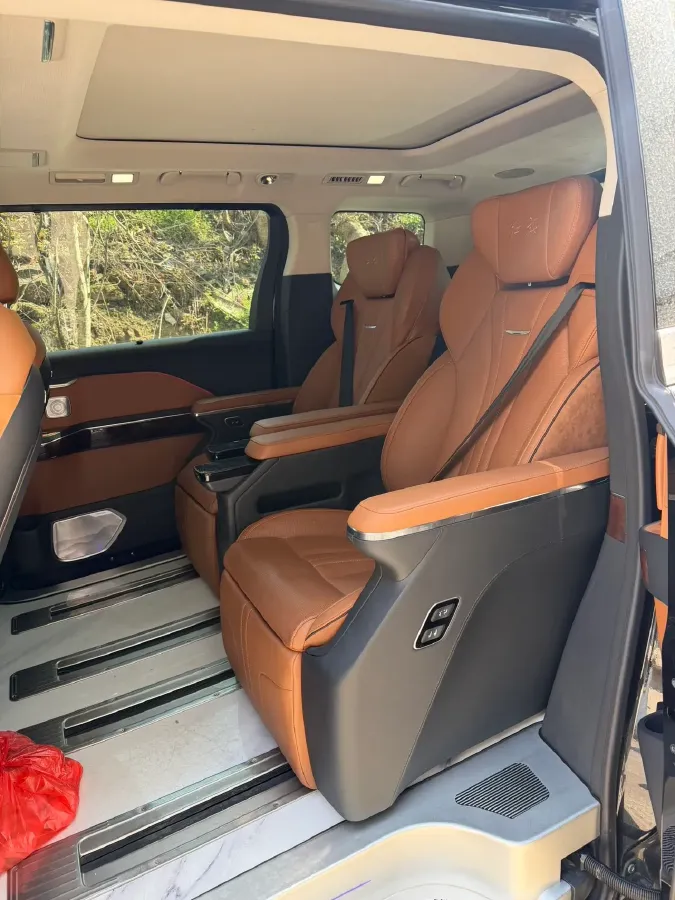 2023 HongQi HQ9 2.0T 252HP L4 8AT,autocango,china used car exporter,china ev exporter,chinese used car exporter,chinese used ev exporter