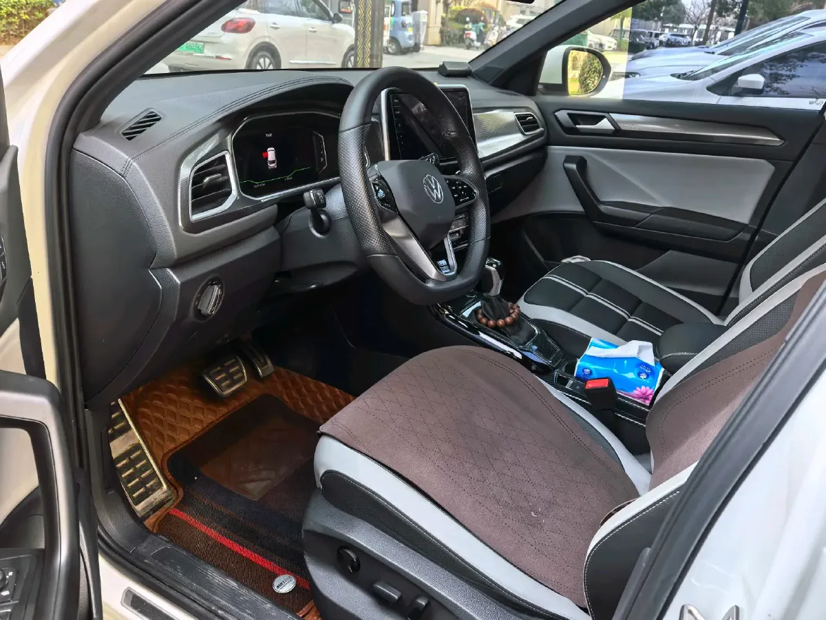 2023 Volkswagen T-Roc 1.5T 160HP L4 7DCT,autocango,china used car exporter,china ev exporter,chinese used car exporter,chinese used ev exporter