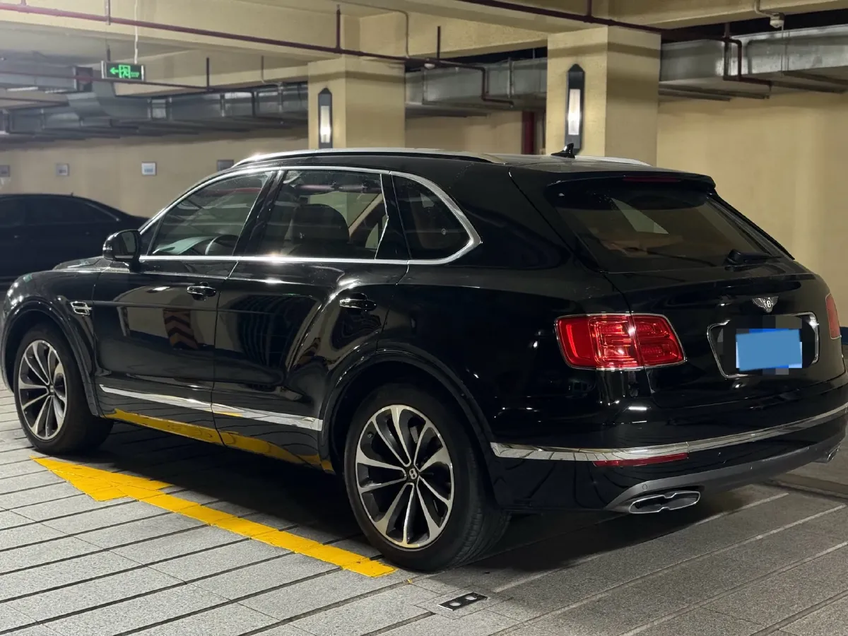 2018 Bentley Bentayga 4.0T 550HP V8 8AT,autocango,china used car exporter,china ev exporter,chinese used car exporter,chinese used ev exporter