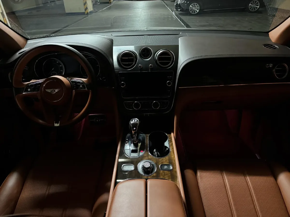 2018 Bentley Bentayga 4.0T 550HP V8 8AT,autocango,china used car exporter,china ev exporter,chinese used car exporter,chinese used ev exporter