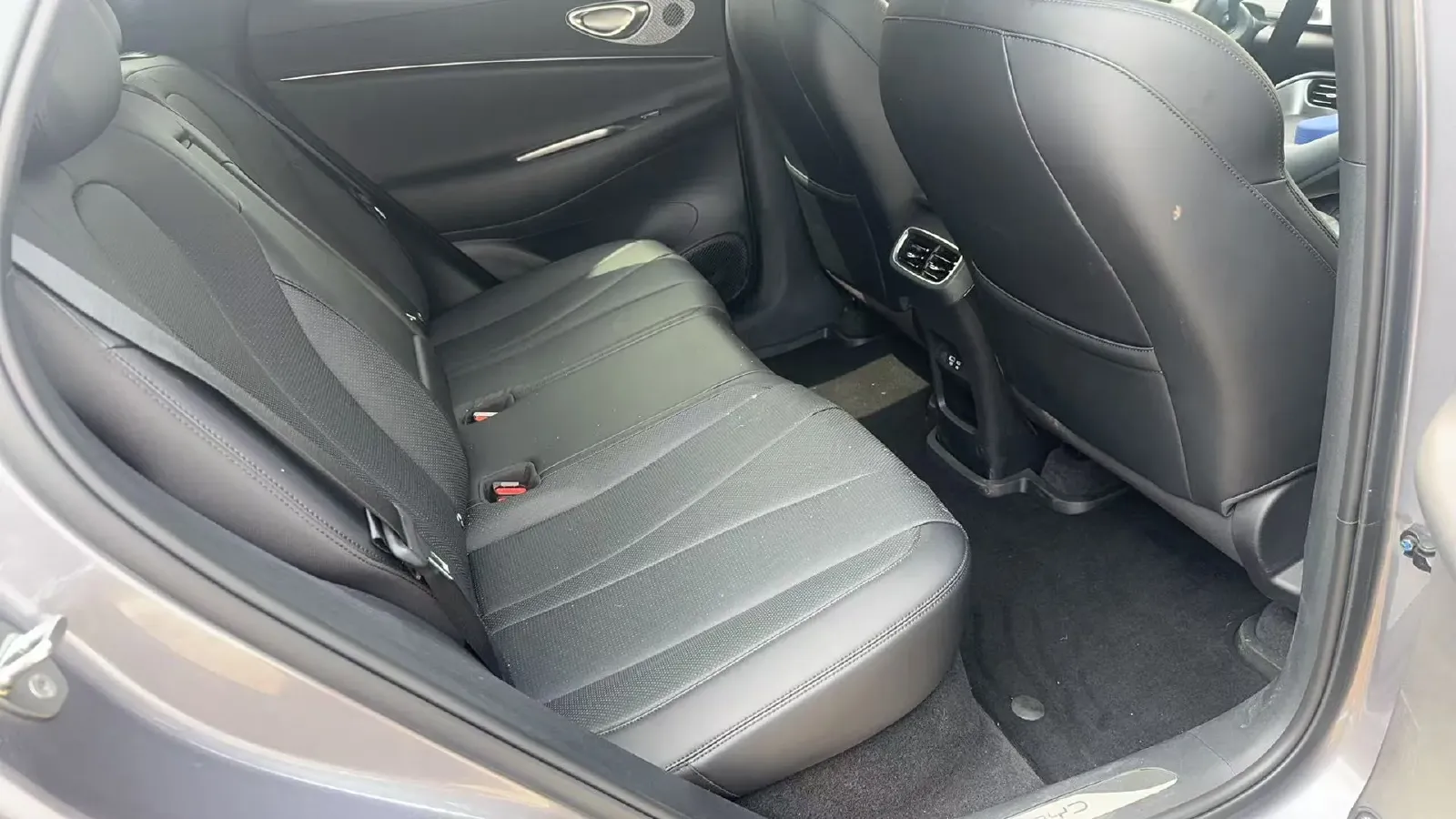 2025 LanDian E5 PLUS 1.5L 95HP L4 E-CVT PHEV,autocango,china used car exporter,china ev exporter,chinese used car exporter,chinese used ev exporter