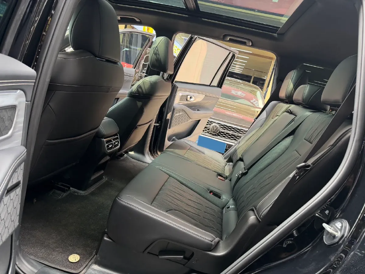 2025 GAC Trumpchi GS8 2.0T 252HP L4 8AT,autocango,china used car exporter,china ev exporter,chinese used car exporter,chinese used ev exporter