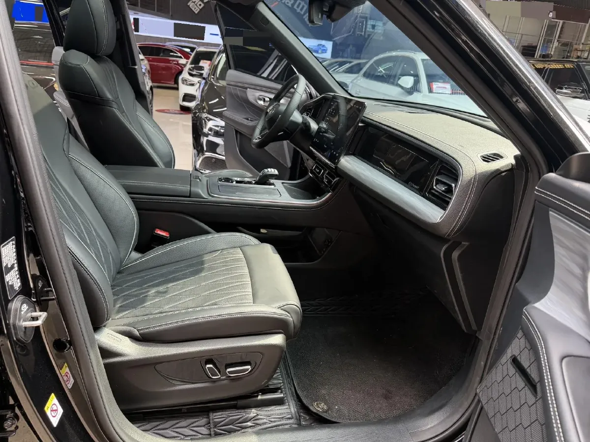 2025 GAC Trumpchi GS8 2.0T 252HP L4 8AT,autocango,china used car exporter,china ev exporter,chinese used car exporter,chinese used ev exporter