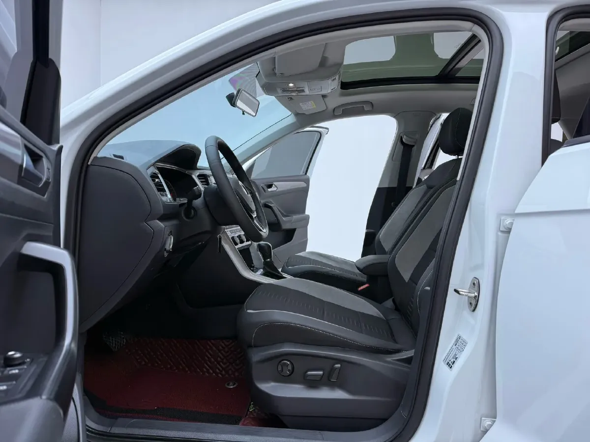 2021 Volkswagen T-Roc 1.4T 150HP L4 7DCT,autocango,china used car exporter,china ev exporter,chinese used car exporter,chinese used ev exporter