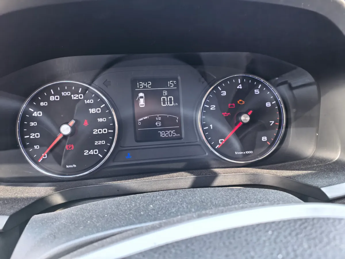 2020 Roewe i6 1.6L 125HP L4 5MT,autocango,china used car exporter,china ev exporter,chinese used car exporter,chinese used ev exporter