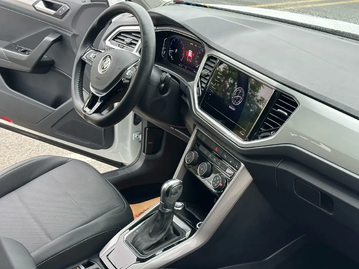 2021 Volkswagen T-Roc 1.4T 150HP L4 7DCT,autocango,china used car exporter,china ev exporter,chinese used car exporter,chinese used ev exporter