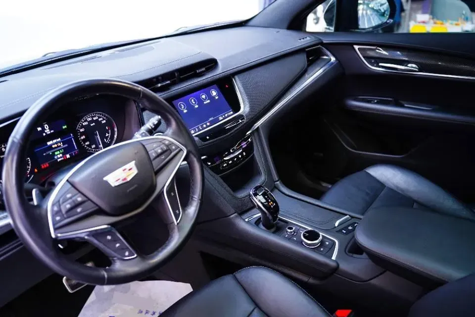 2022 Cadillac XT5 2.0T 237HP L4 9AT,autocango,china used car exporter,china ev exporter,chinese used car exporter,chinese used ev exporter