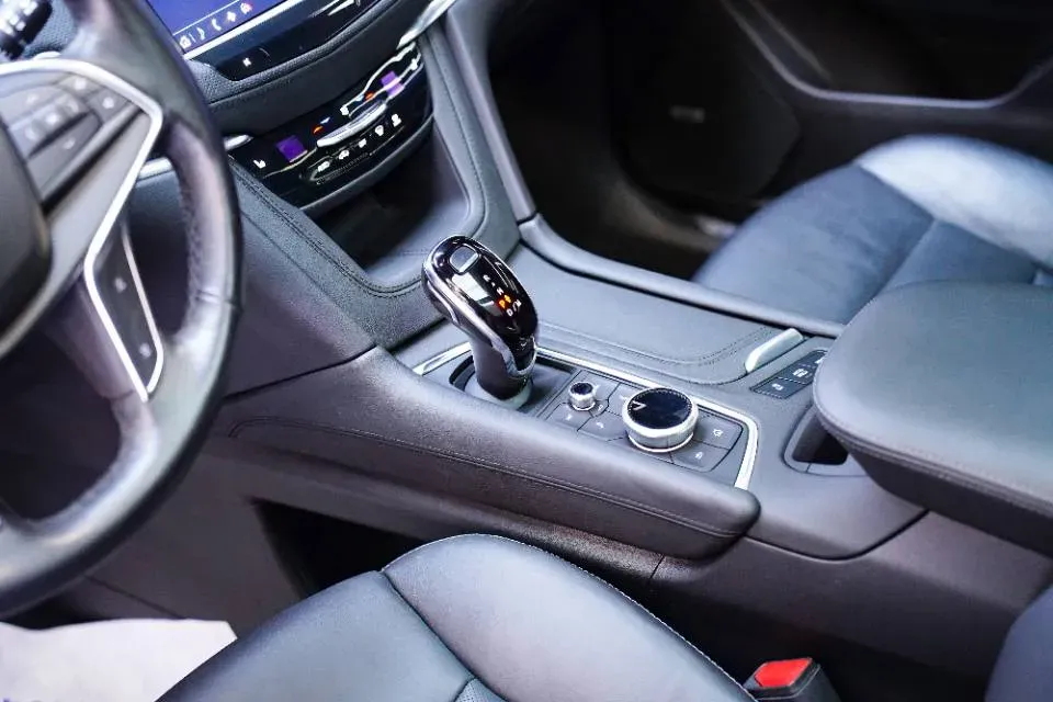 2022 Cadillac XT5 2.0T 237HP L4 9AT,autocango,china used car exporter,china ev exporter,chinese used car exporter,chinese used ev exporter