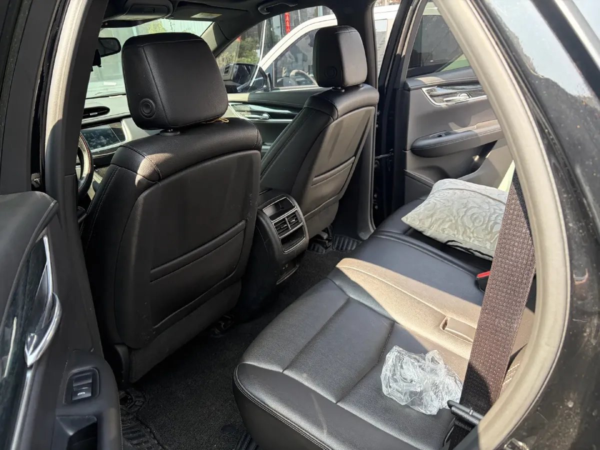 2021 Cadillac XT5 2.0T 237HP L4 9AT,autocango,china used car exporter,china ev exporter,chinese used car exporter,chinese used ev exporter