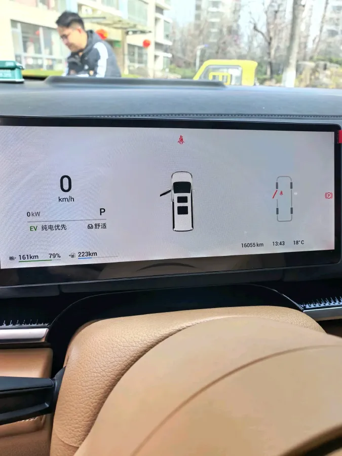 2025 Voyah Dream 1.5T 150HP L4 PHEV 41.7KWH,autocango,china used car exporter,china ev exporter,chinese used car exporter,chinese used ev exporter