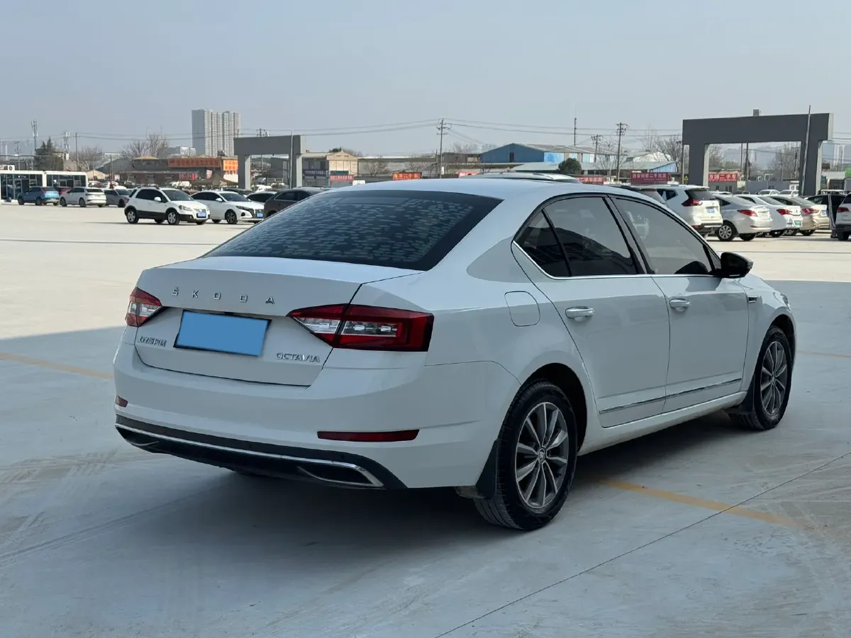 2020 Skoda Octavia 1.5L 113HP L4 6AT,autocango,china used car exporter,china ev exporter,chinese used car exporter,chinese used ev exporter