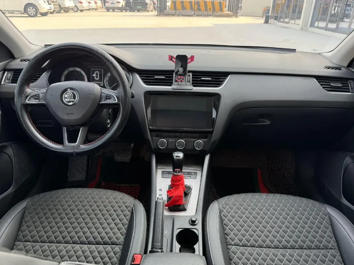 2020 Skoda Octavia 1.5L 113HP L4 6AT,autocango,china used car exporter,china ev exporter,chinese used car exporter,chinese used ev exporter