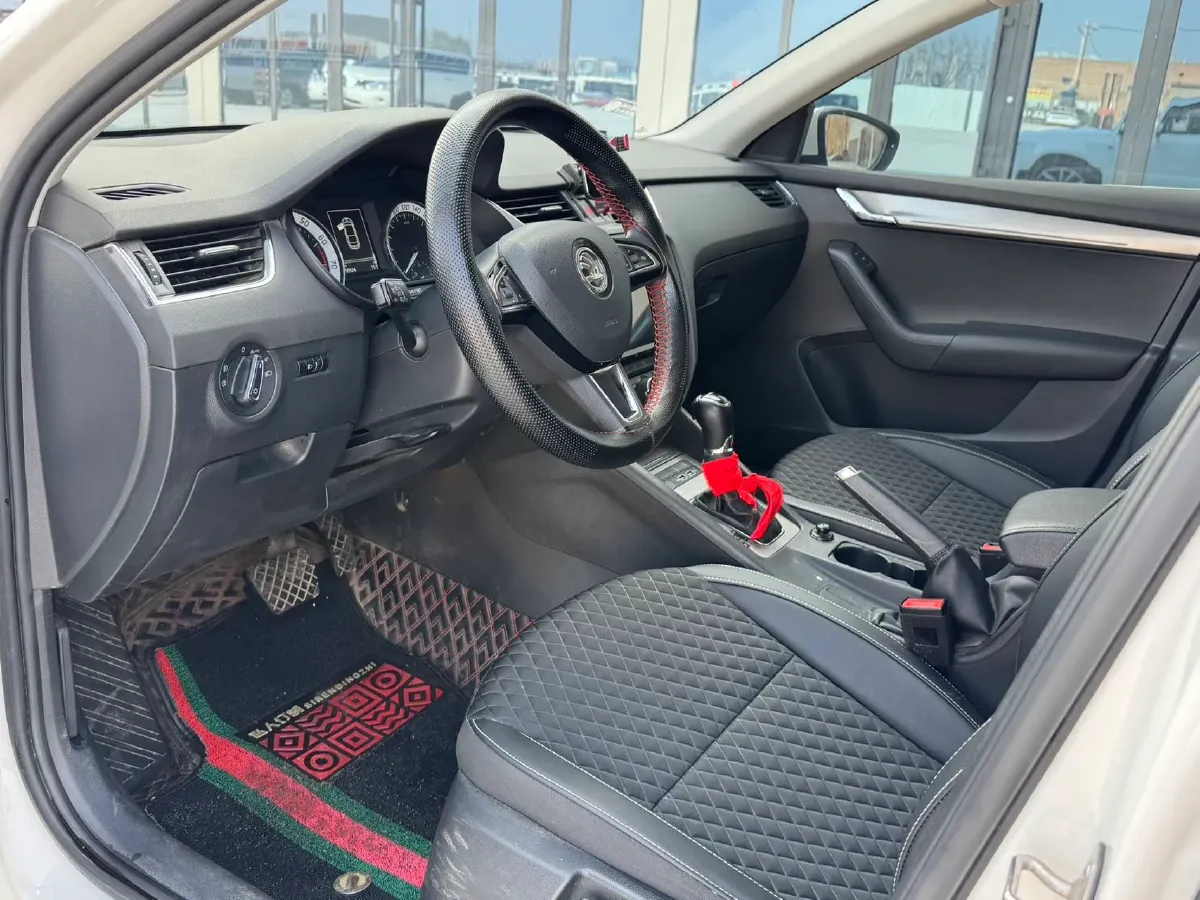 2020 Skoda Octavia 1.5L 113HP L4 6AT,autocango,china used car exporter,china ev exporter,chinese used car exporter,chinese used ev exporter