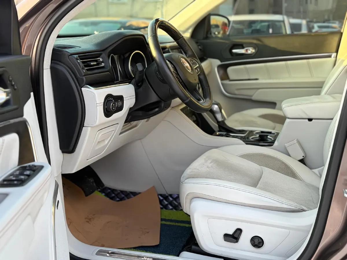 2018 Jeep Grand Commander 2.0T 265HP L4 9AT,autocango,china used car exporter,china ev exporter,chinese used car exporter,chinese used ev exporter