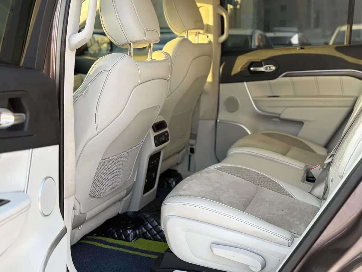 2018 Jeep Grand Commander 2.0T 265HP L4 9AT,autocango,china used car exporter,china ev exporter,chinese used car exporter,chinese used ev exporter