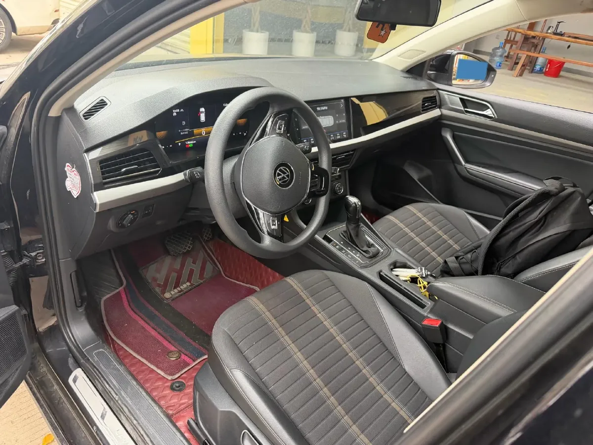 2022 Volkswagen T-Roc 1.4T 150HP L4 7DCT,autocango,china used car exporter,china ev exporter,chinese used car exporter,chinese used ev exporter