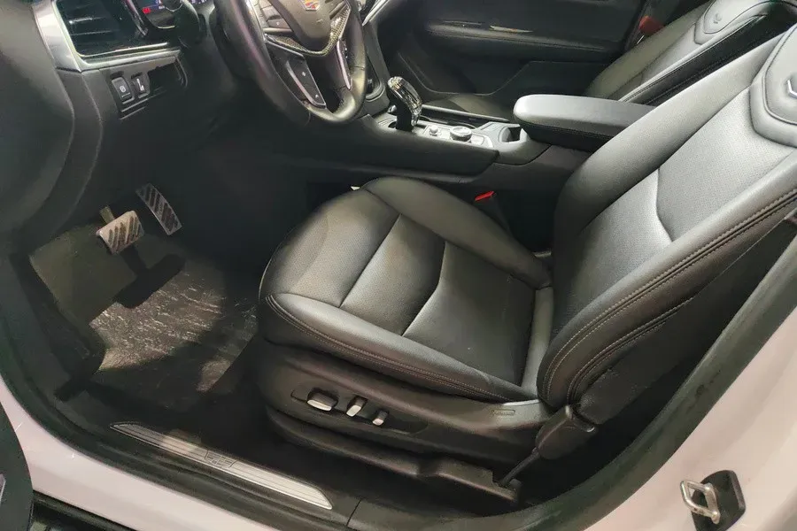 2022 Cadillac XT5 2.0T 237HP L4 9AT,autocango,china used car exporter,china ev exporter,chinese used car exporter,chinese used ev exporter