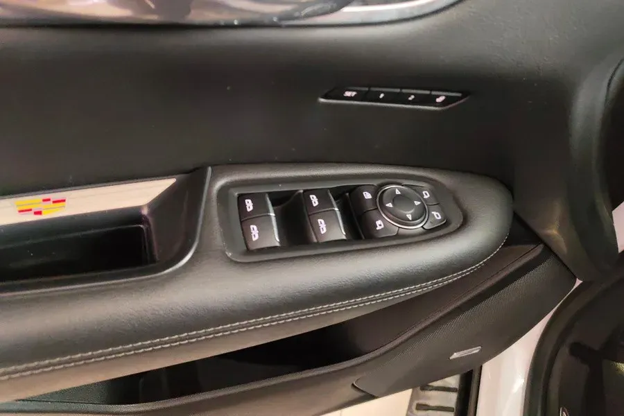 2022 Cadillac XT5 2.0T 237HP L4 9AT,autocango,china used car exporter,china ev exporter,chinese used car exporter,chinese used ev exporter