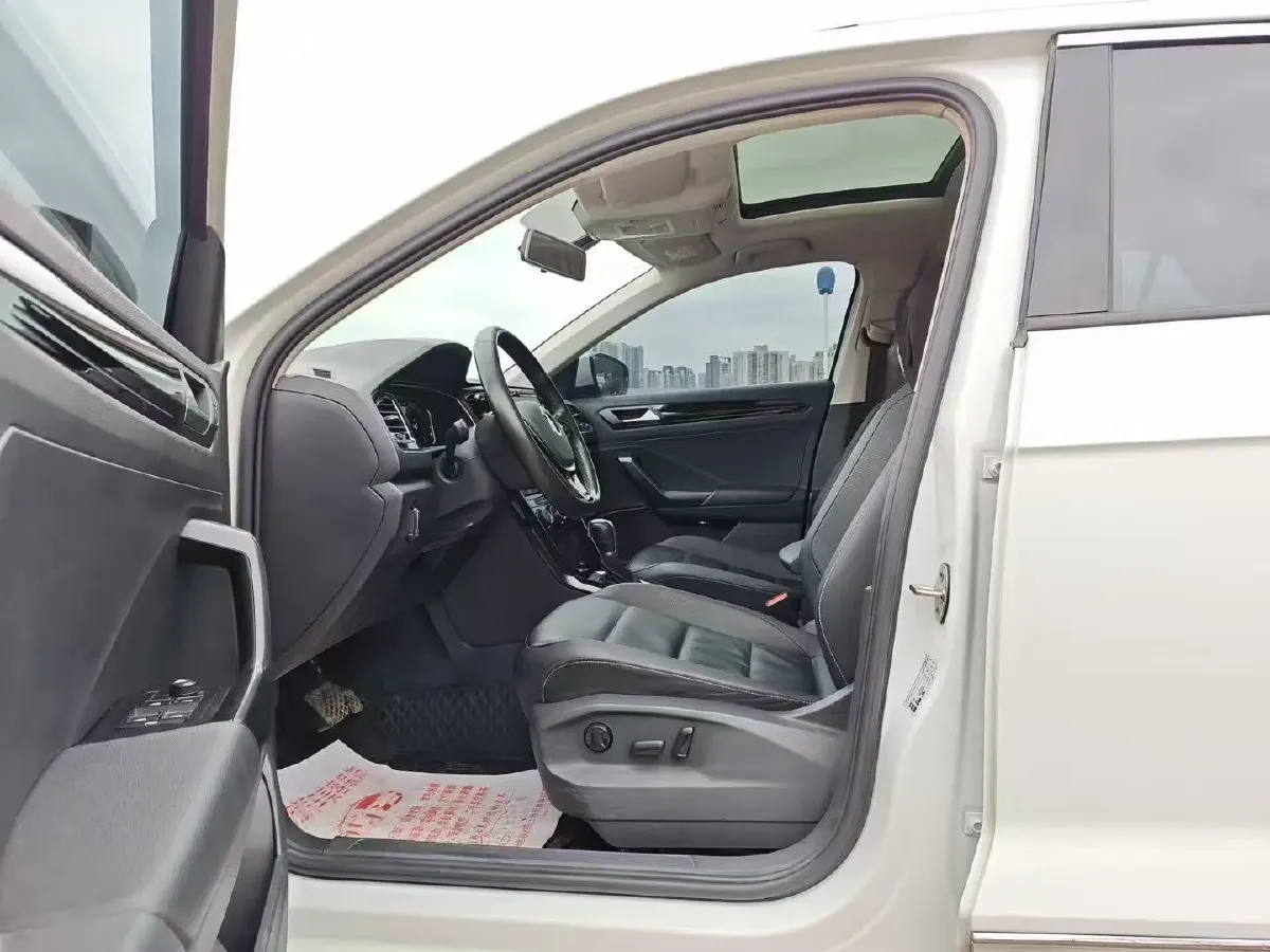 2022 Volkswagen T-Roc 1.4T 150HP L4 7DCT,autocango,china used car exporter,china ev exporter,chinese used car exporter,chinese used ev exporter