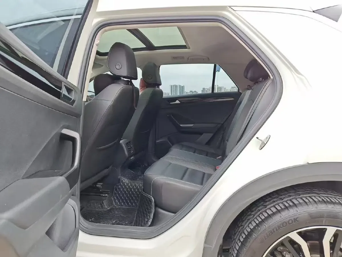 2022 Volkswagen T-Roc 1.4T 150HP L4 7DCT,autocango,china used car exporter,china ev exporter,chinese used car exporter,chinese used ev exporter