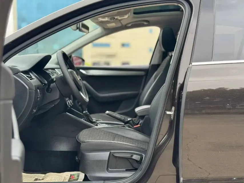 2018 Skoda Octavia 1.6L 110HP L4 6AT,autocango,china used car exporter,china ev exporter,chinese used car exporter,chinese used ev exporter