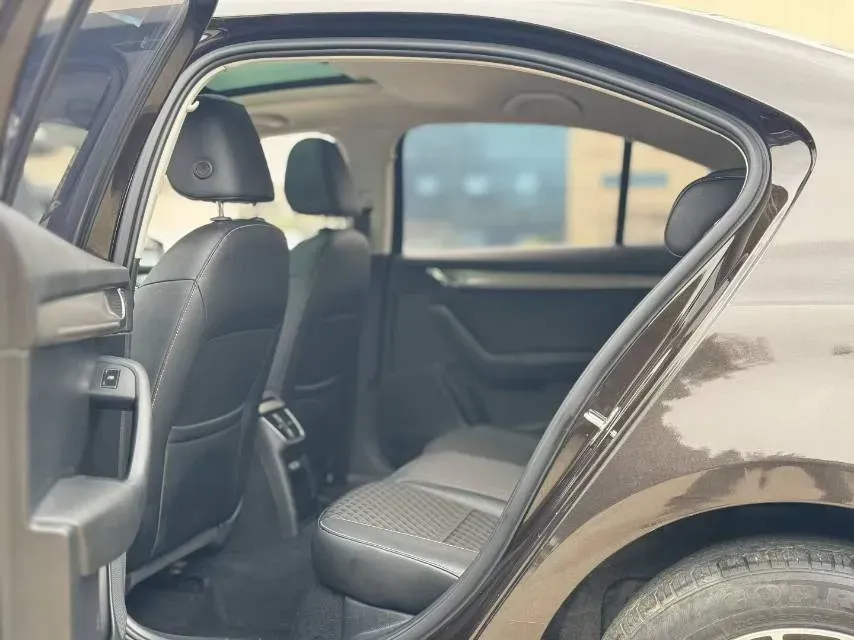 2018 Skoda Octavia 1.6L 110HP L4 6AT,autocango,china used car exporter,china ev exporter,chinese used car exporter,chinese used ev exporter