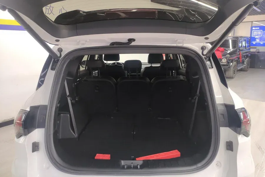 2023 Geely Okavango L 2.0T 218HP L4 7DCT,autocango,china used car exporter,china ev exporter,chinese used car exporter,chinese used ev exporter