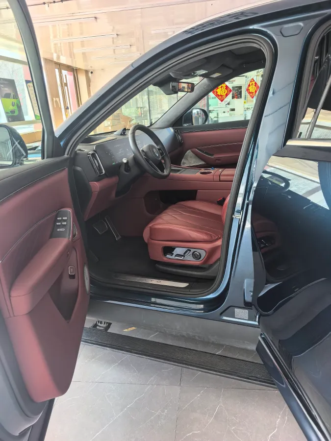 2025 AITO AITO M8 REEV 160HP REEV 53.4KWH,autocango,china used car exporter,china ev exporter,chinese used car exporter,chinese used ev exporter