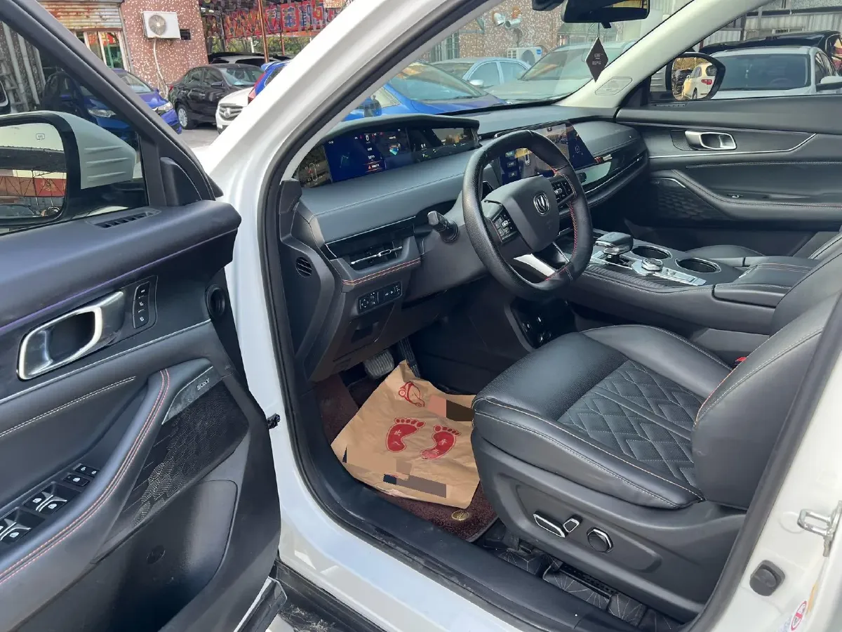 2021 ChangAn UNI-K 2.0T 233HP L4 8AT,autocango,china used car exporter,china ev exporter,chinese used car exporter,chinese used ev exporter