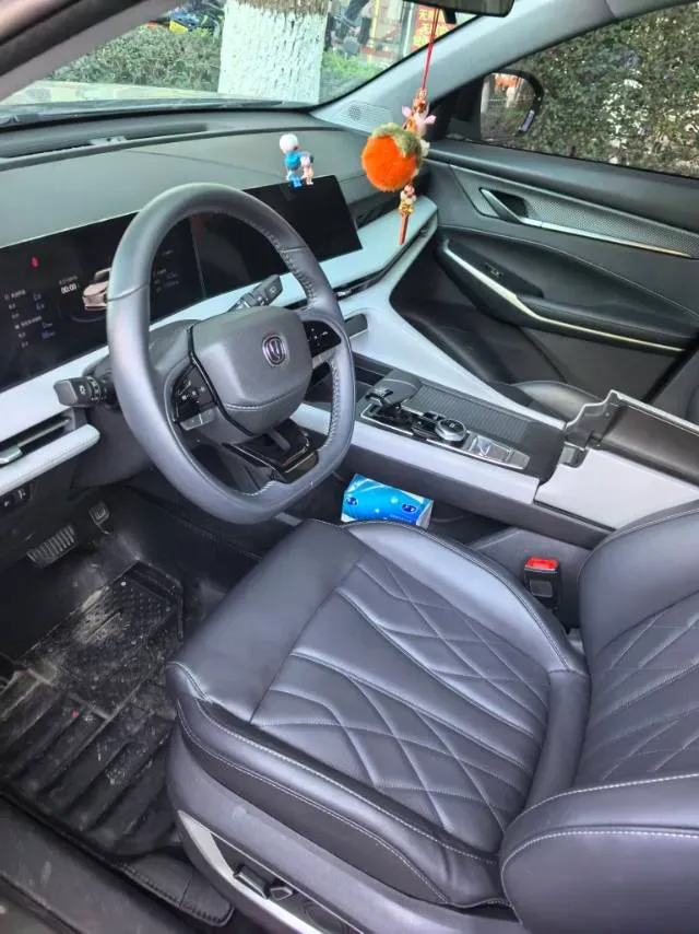 2024 ChangAn CS75 Plus 1.5T 188HP L4 8AT,autocango,china used car exporter,china ev exporter,chinese used car exporter,chinese used ev exporter