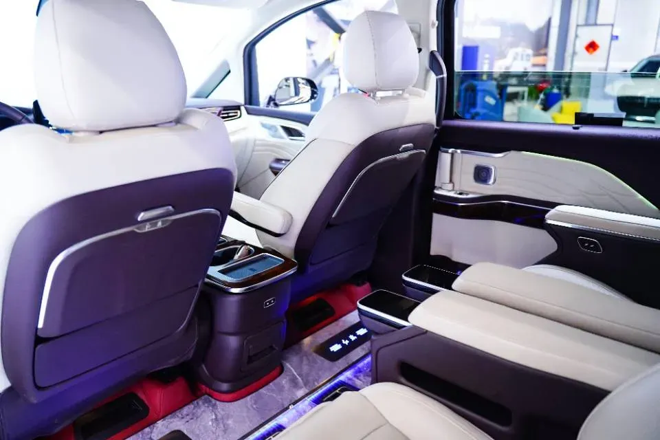 2023 HongQi HQ9 2.0T 252HP L4 8AT,autocango,china used car exporter,china ev exporter,chinese used car exporter,chinese used ev exporter